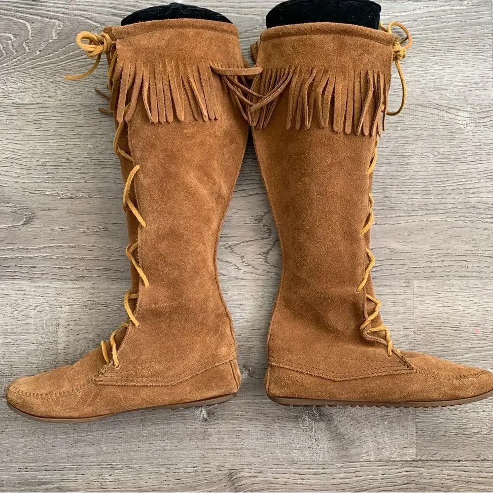 MINNETONKA BROWN SUEDE MOCCASIN BOOTS